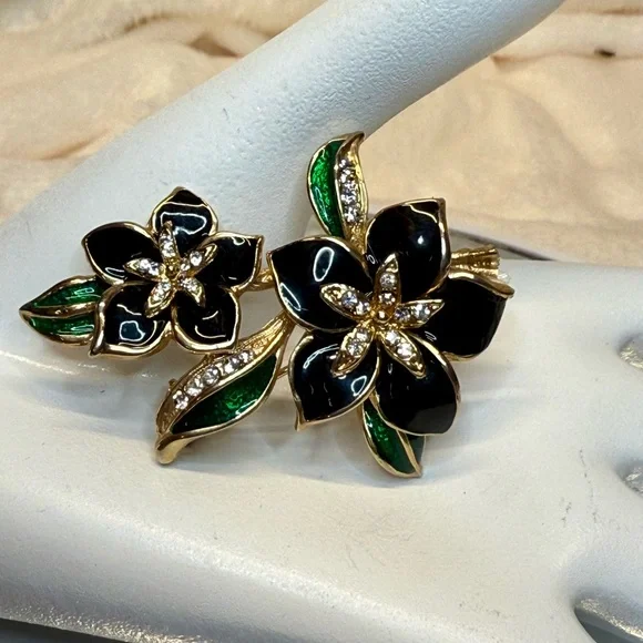 Vintage Rhinestone Enamel Floral Gold Tone Brooch Pin EUC - Picture 10 of 15